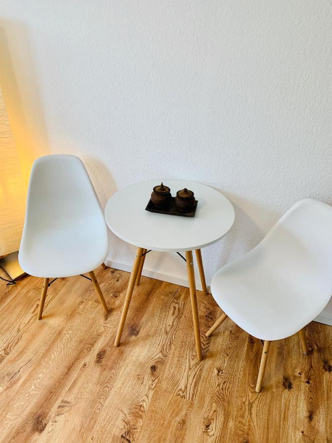 Direkte Uninaehe: Ferienwohnung Mit Grossem Doppelbett, Kuechenzeile Und Neu Renoviertem Badezimmer Homburg  Exterior photo